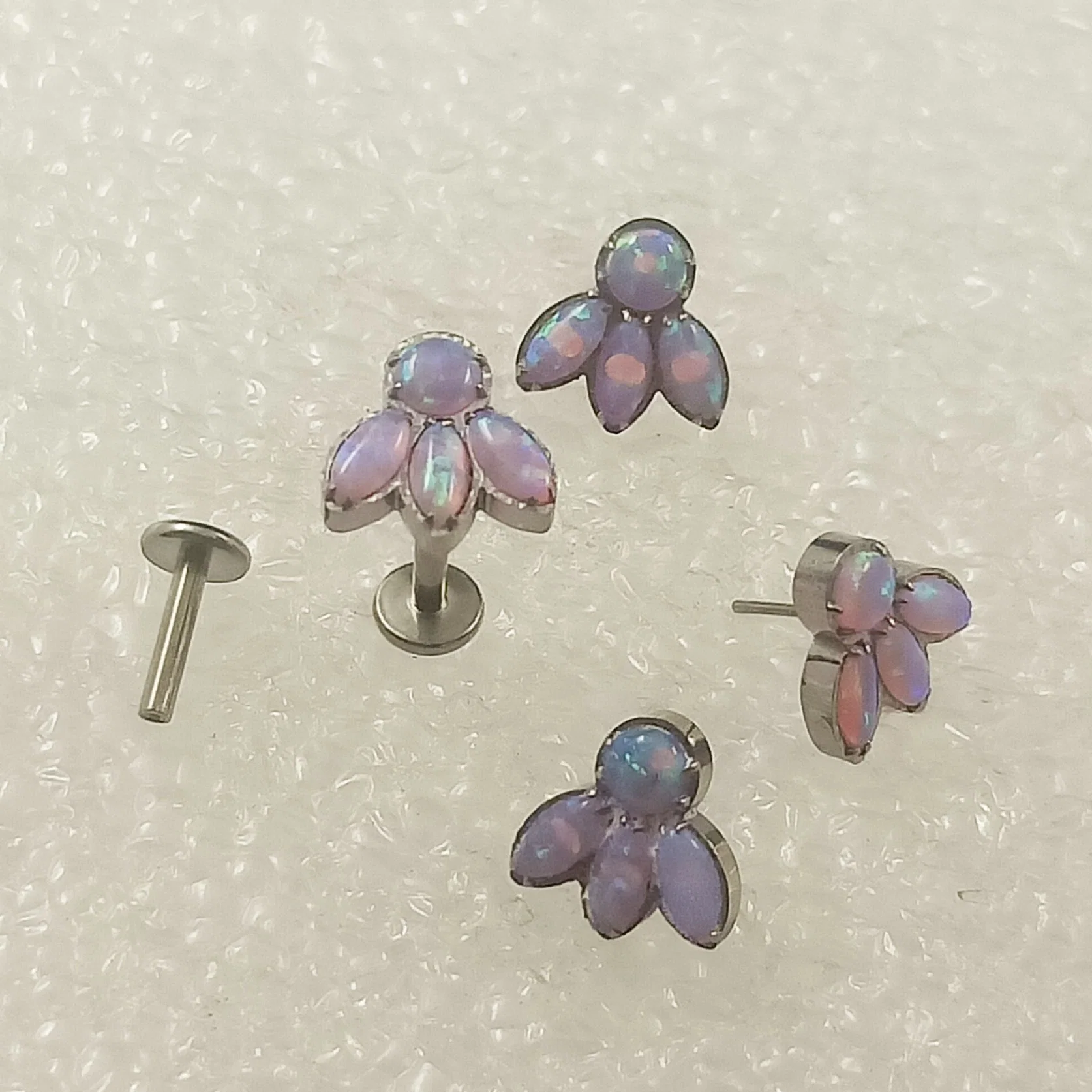 Labret ASTM F136 de la moda Titanium 3 Marquesa CZ y Ronda CZ Pulsador central en la parte superior pendientes body piercing Joyería Rpt055