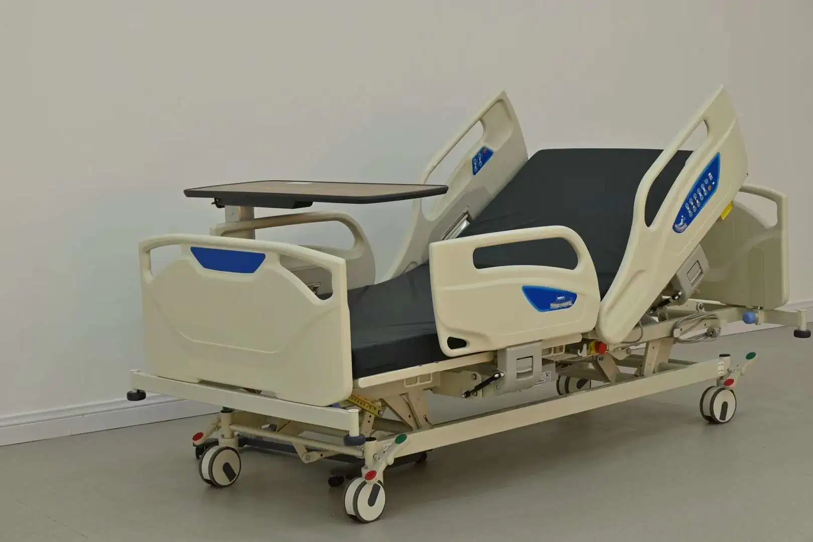 El equipo de Hospital confortable cama ajustable de acero inoxidable Electric Medical cama UCI