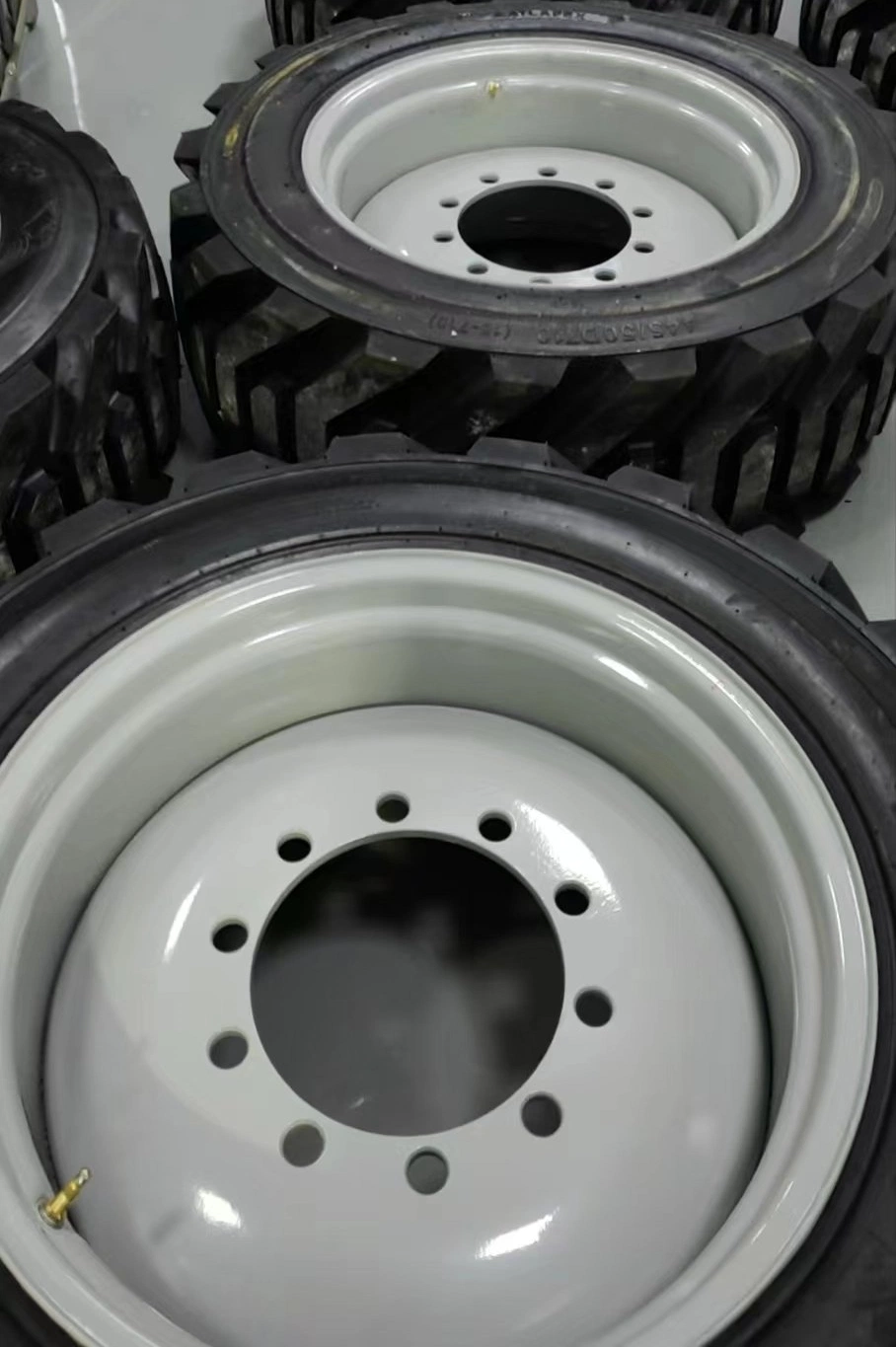 Pneus industriais OTR pneu Bias SKS 10-16.5 12-16.5 14-17.5 Skid Pneu de direcção para retroescavadora