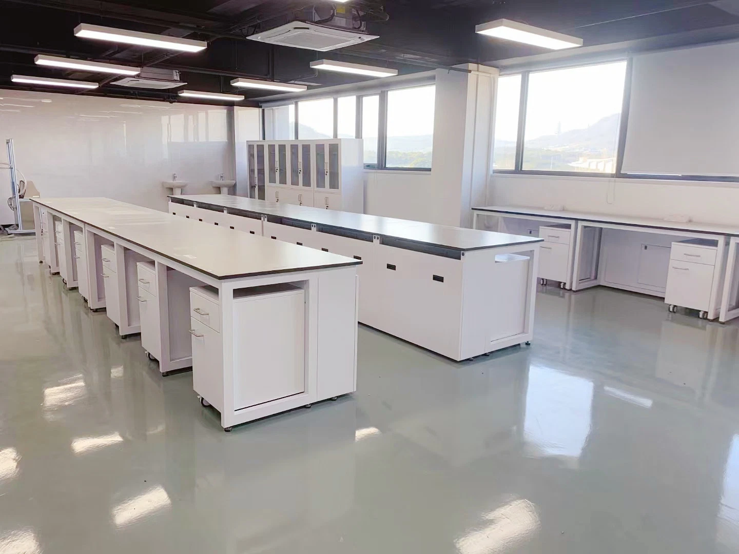 Preço barato por atacado Durável Escola Computador Laboratório Bancada Modular de Parede H Estrutura Ilha Química Móveis de Laboratório com Rodízio.