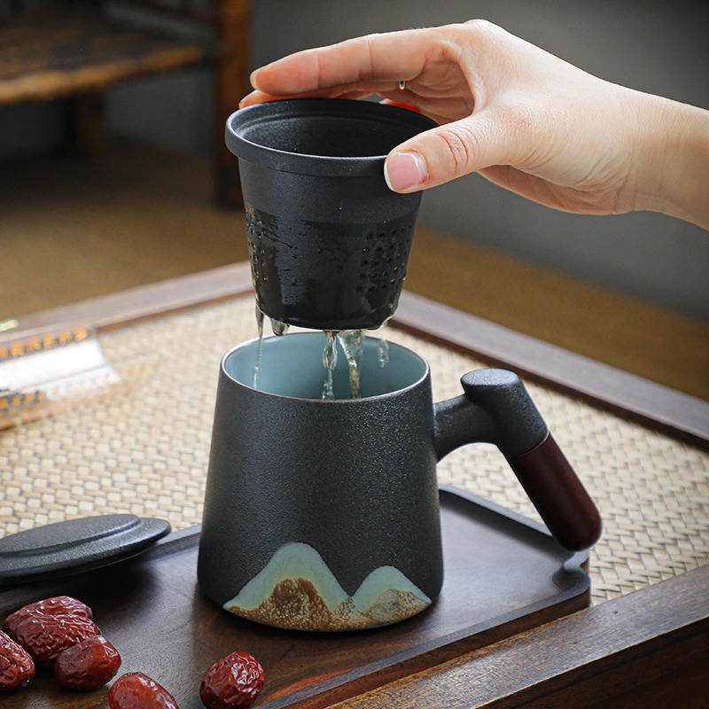 Factory Directly Sale Glazed Hand-Painted Ceramic Filter Mug Tea Separation