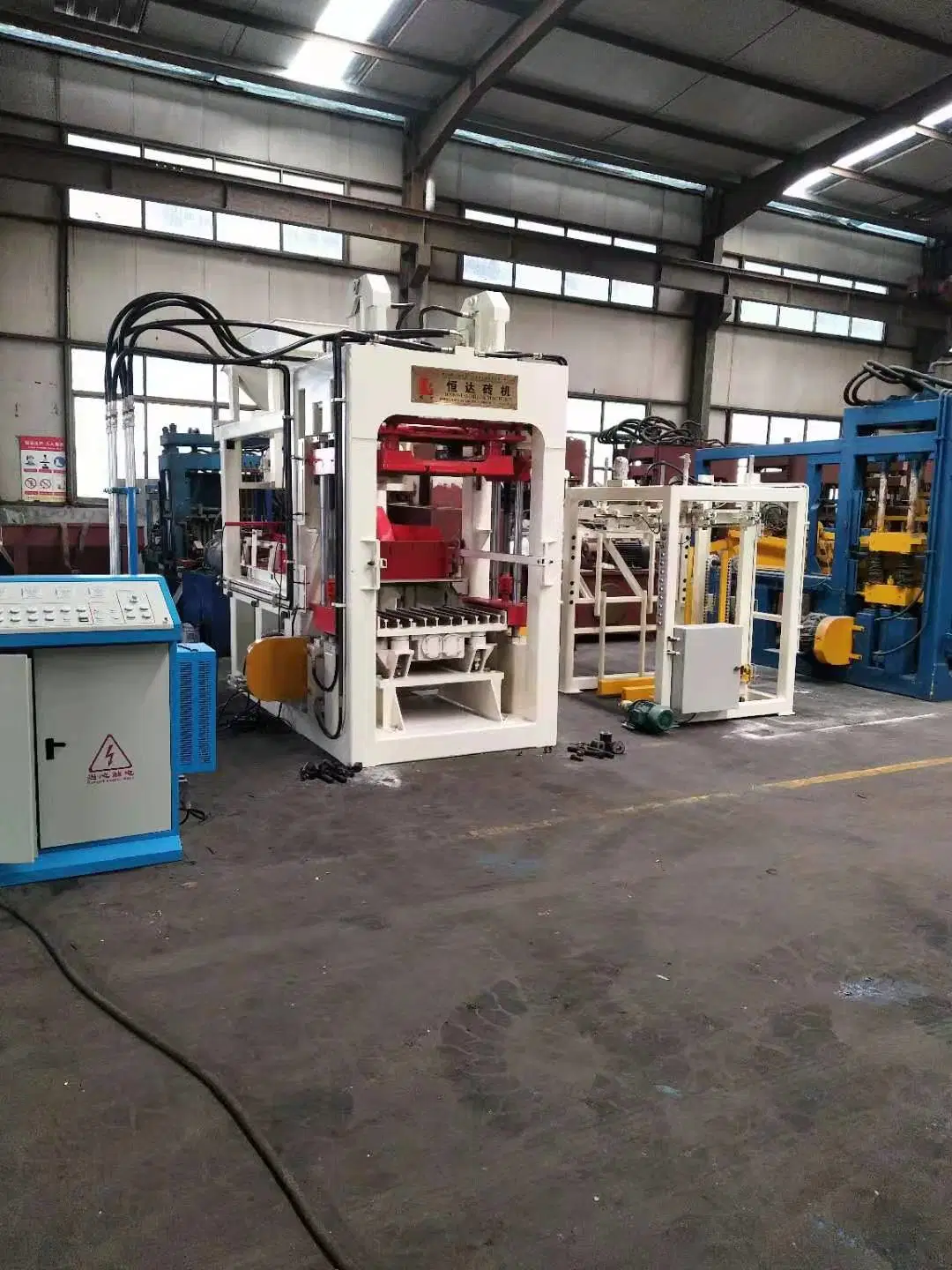 Qt8-15 Automatic Concrete Block Making Machine Production Line