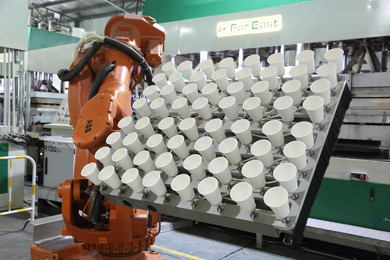 Excellente Machine de la coupe du papier avec une haute qualité fabriqués en Chine gobelets en papier biodégradable Making Machine Ligne de production avec des robots