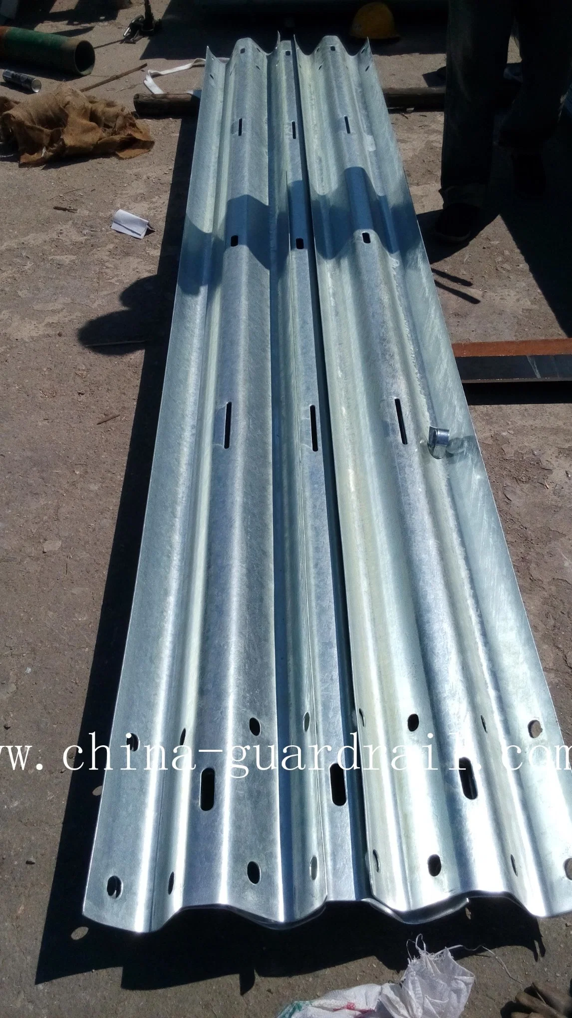 Thrie Wave Beam Guardrail Roadway Safety Barriers