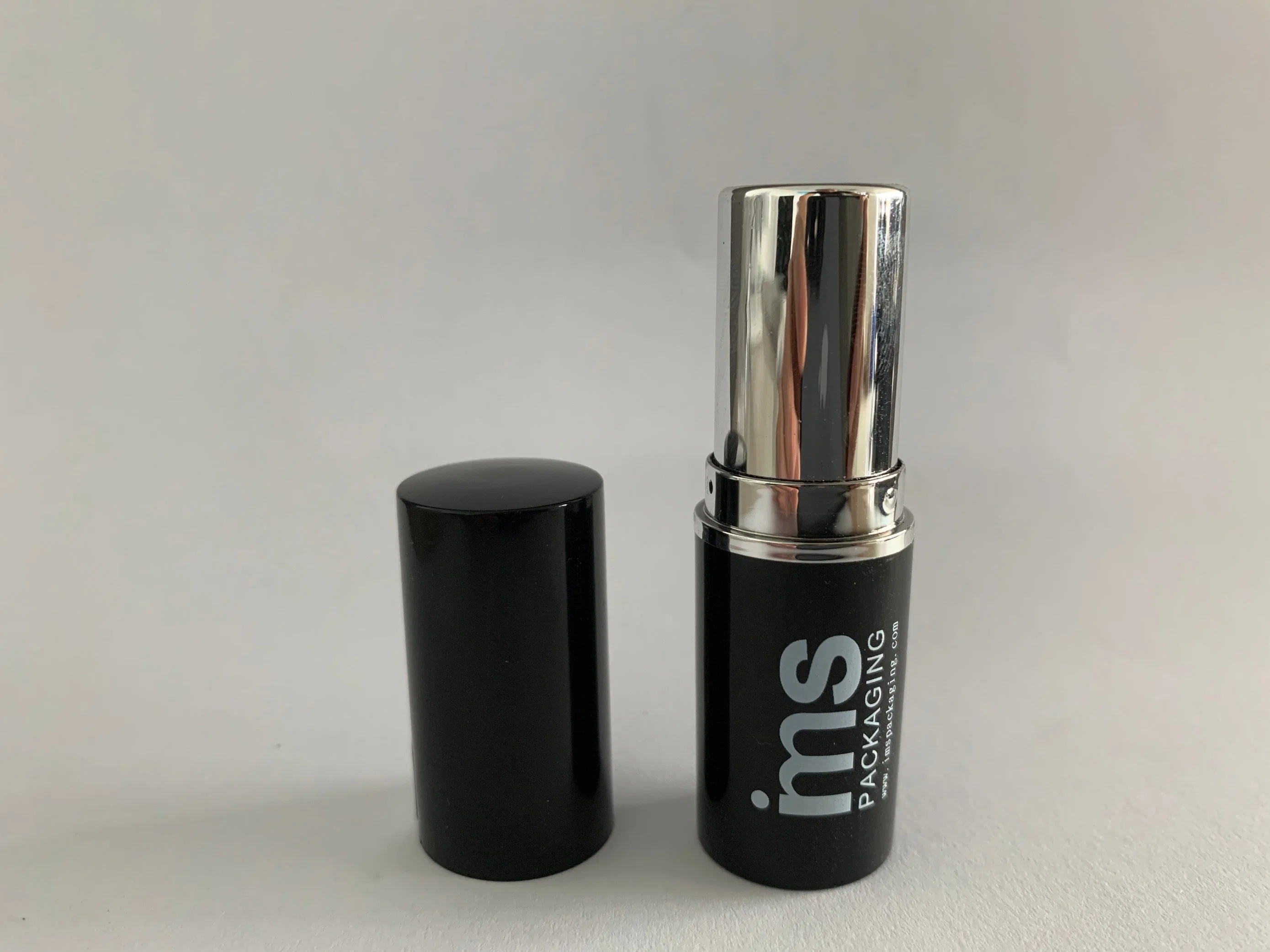 Wholesale/Supplier Cosmetics Round / Square Plastic / Aluminum PCR-ABS Material Lipstick Packaging Tube with 12.1/12.7mm Cup