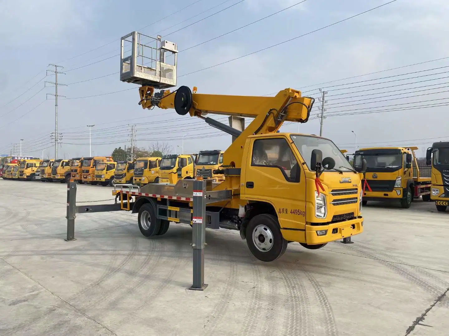 Access Platform on Truck 22 Mt High Manlift Truck