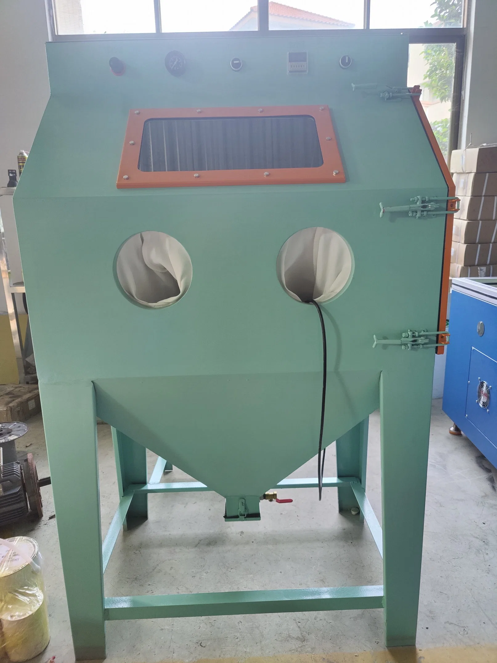 Venta en caliente Sandblasting Room/Shot Blasting Machine/Sandblasting Pot