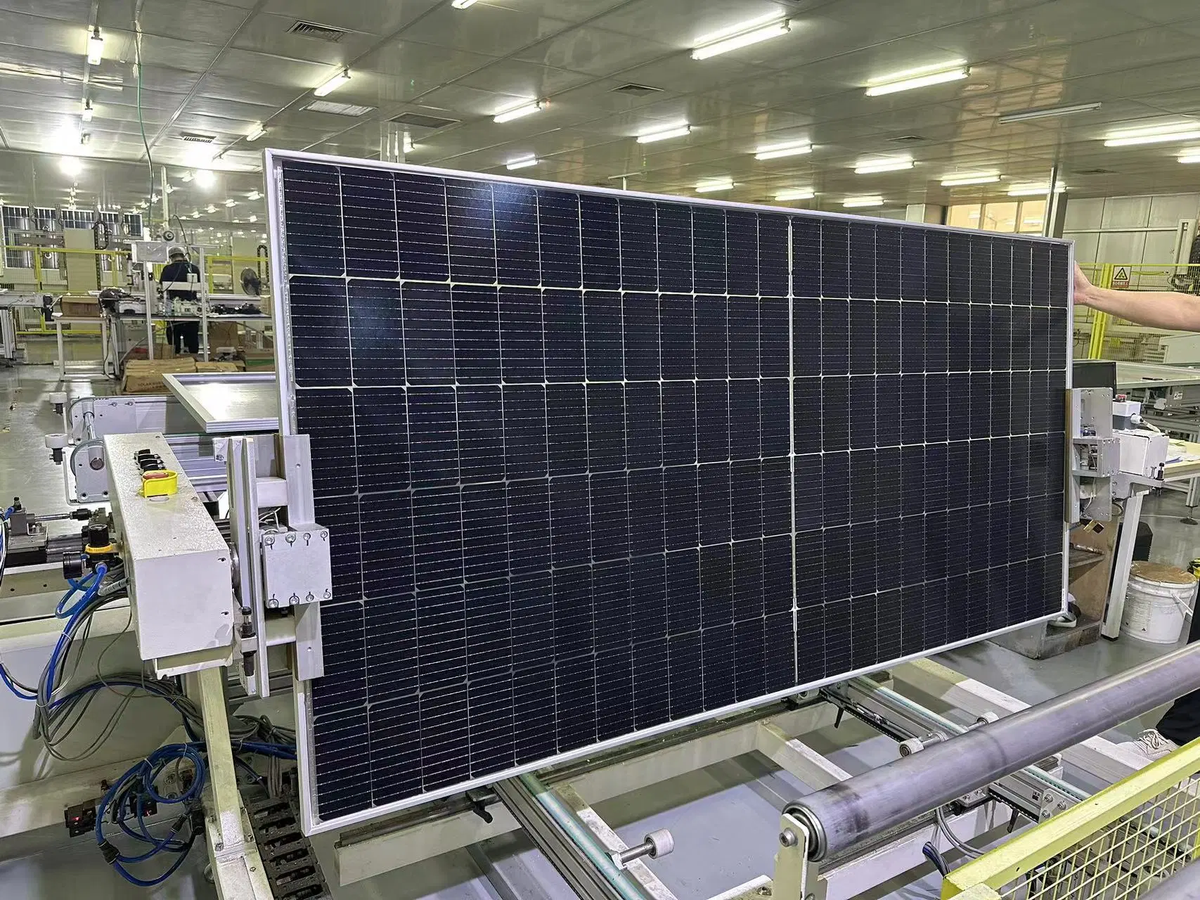 وحدة أحادية المحار عالية القدرة ذات اللوحة الشمسية الشفافة بقدرة 550 واط