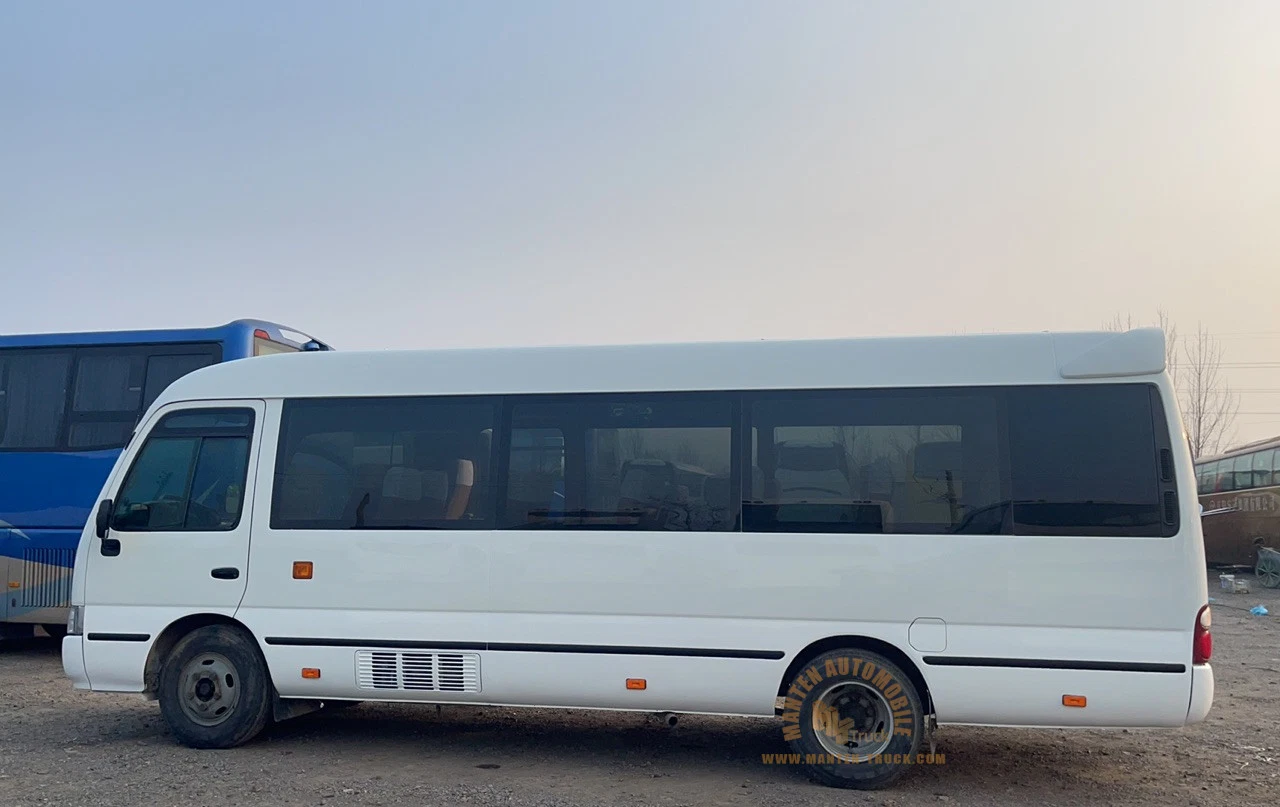 El precio bajo el gasóleo utilizado Bus 24-30 escaños Toyota Coaster en mini bus para la venta