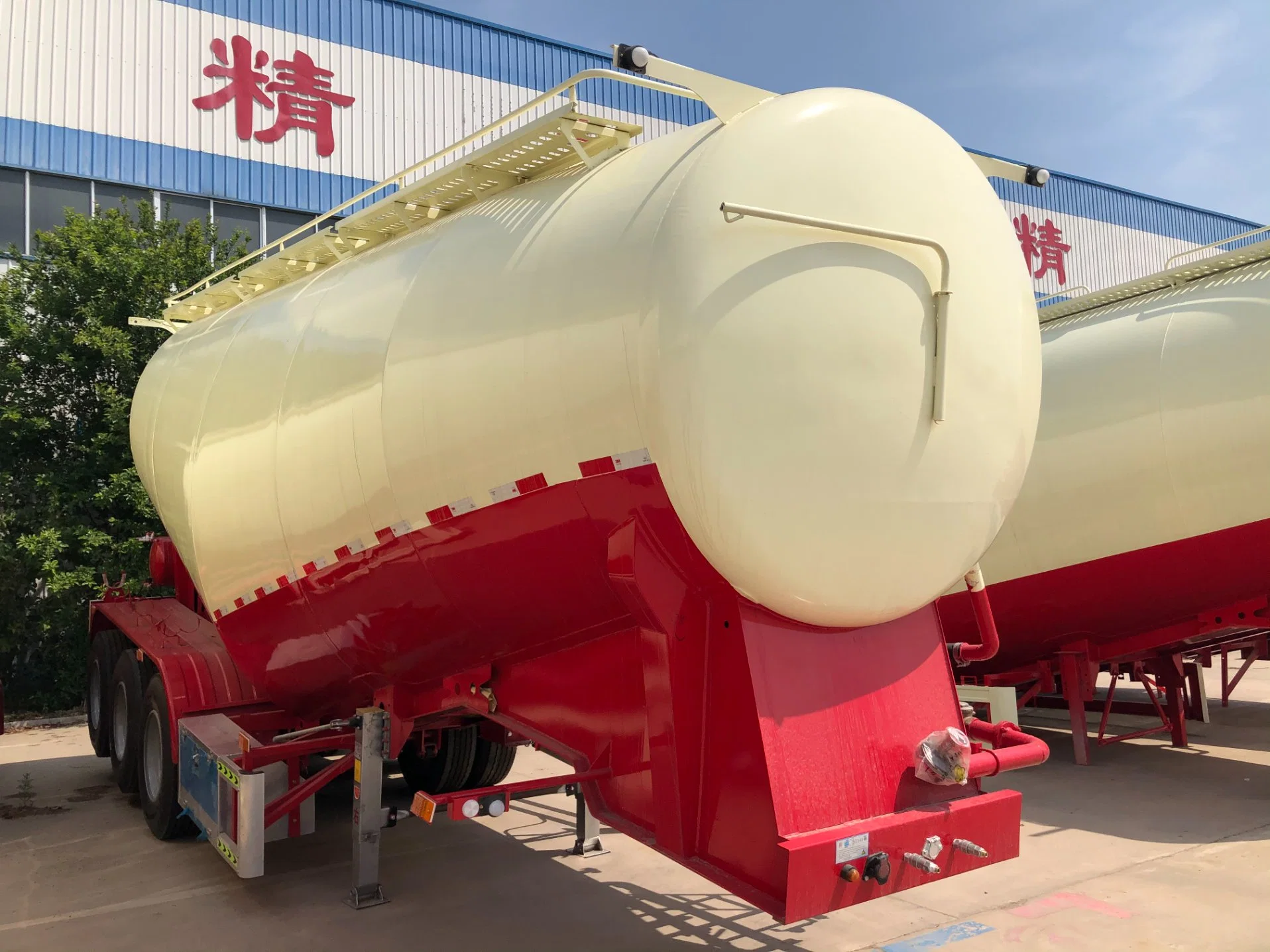 Industry Leader High-Quality Made in China Cement Semi Transport Cement Truck