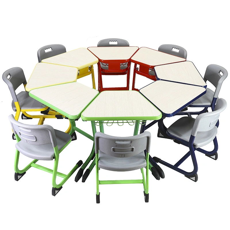 Mobilier coloré pour enfants de maternelle et de jardin d'enfants. Table et bureau pour école primaire.