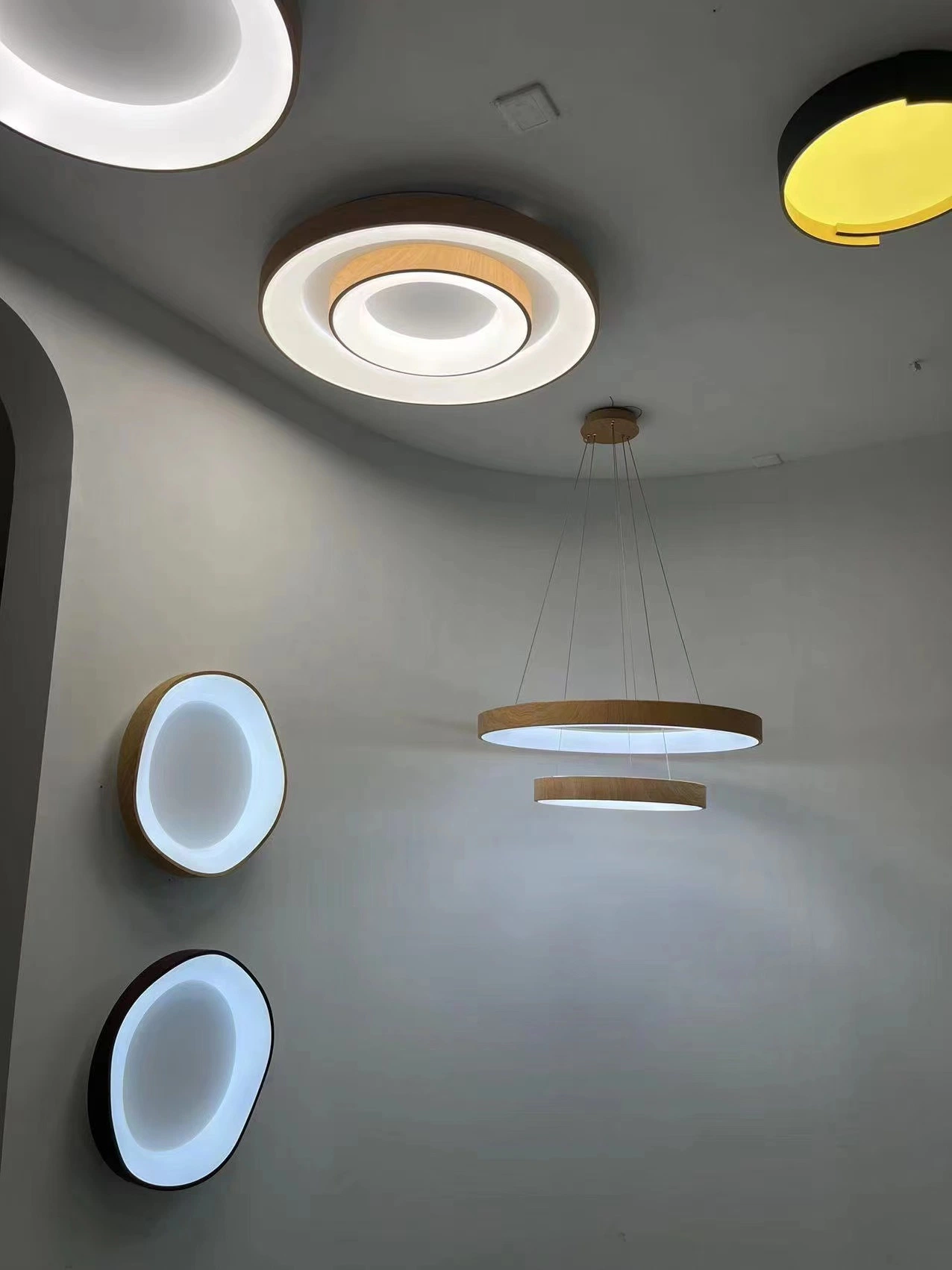 LED de fábrica de Masivel moderno Decorativo Metal Acrílico lámpara de techo LED Techo Casa de Hotel Interior Luz montada en el techo
