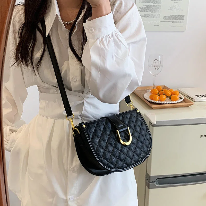 2022 Famous Brand Affordable Custom Lock Crossbody Women Shoulder Half Moon Handbags Wholesale/Supplier