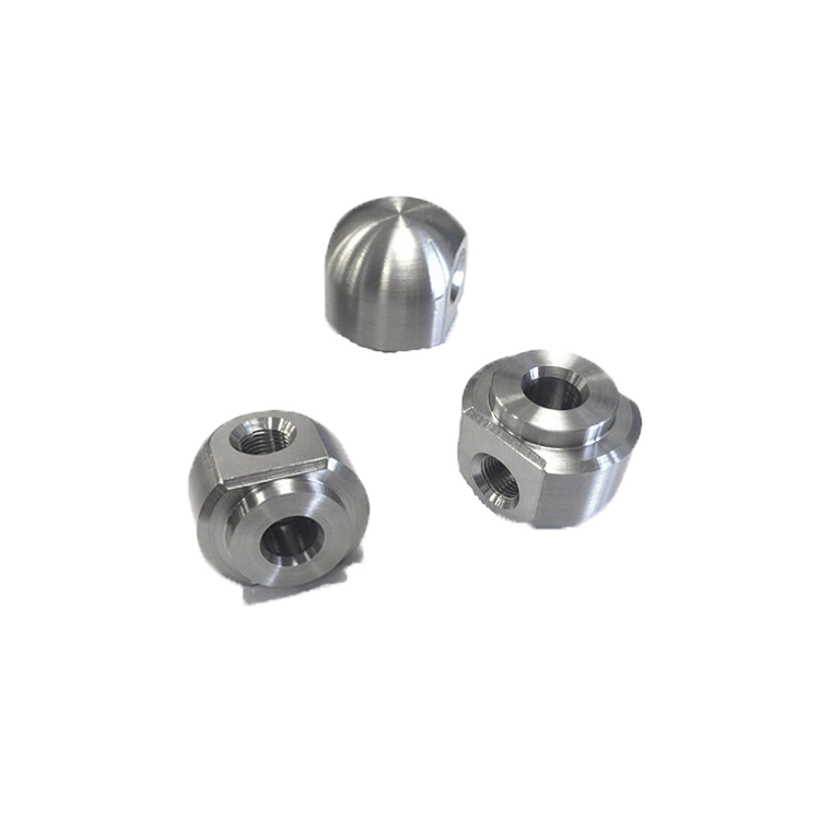 Pièces d'usinage CNC en acier inoxydable et en aluminium sur mesure pour véhicules de précision.