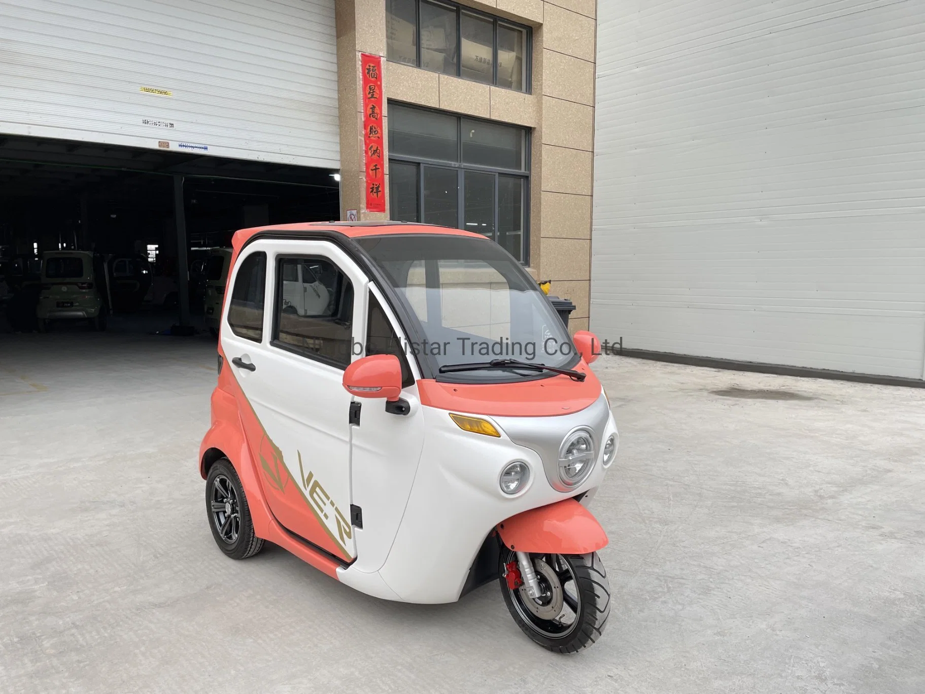 EEC Three Wheels Cargo Electric Tricycle Motorcycle Rickshaw Fully Enclosed Mobility Scooter Cargo Scooter Motor with Cabin