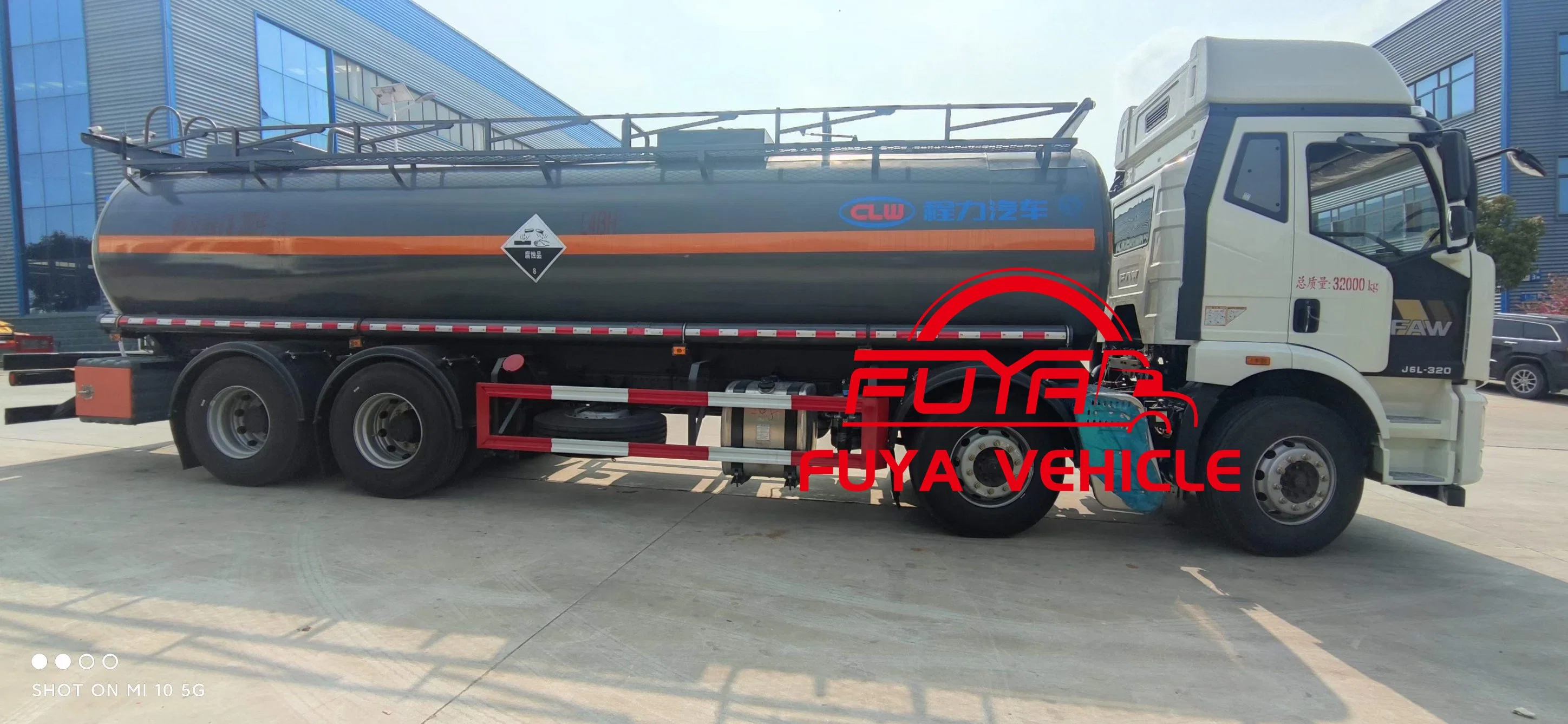 Manufacturer FAW 8X4 25cbm 30m3 Flush Fluid Tank Chemical Liquid Tanker Transportation Truck