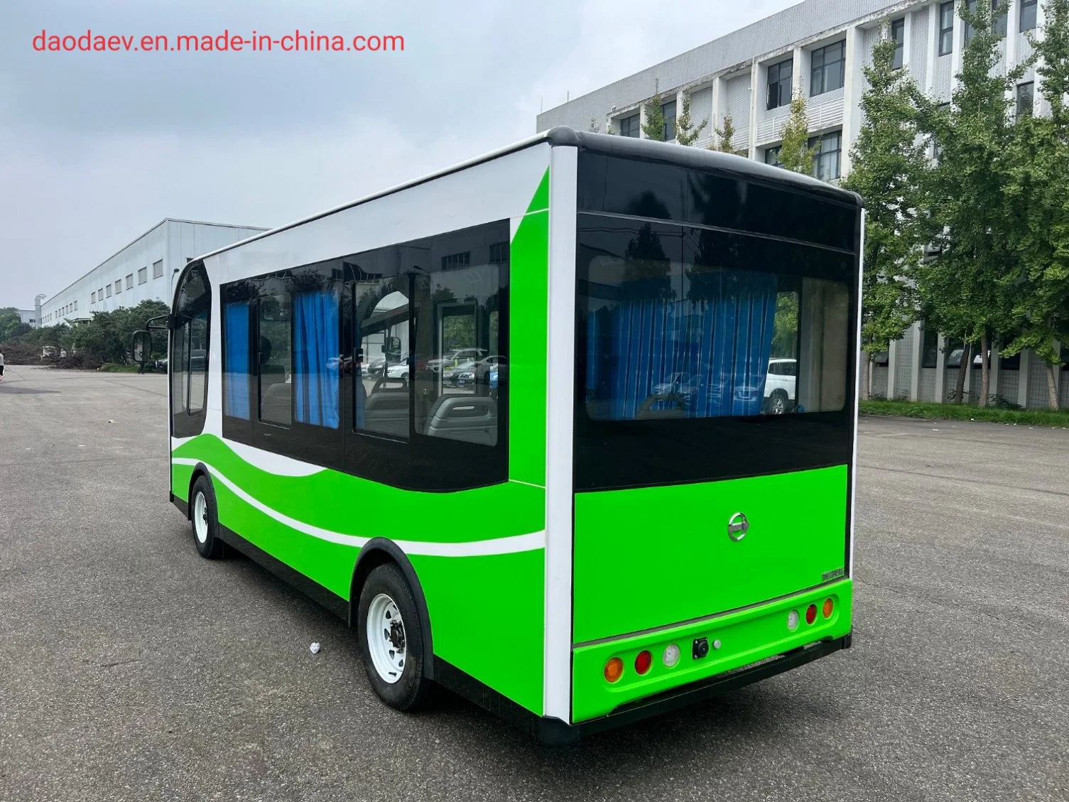 Usine chinoise de bus touristique électrique de 17 places avec batterie lithium LFP de 153,6V620Ah 95,2kWh à longue autonomie de 450 km, moteur de 15 kW et superchargeur. Voiture de tourisme et mini-bus F17L.