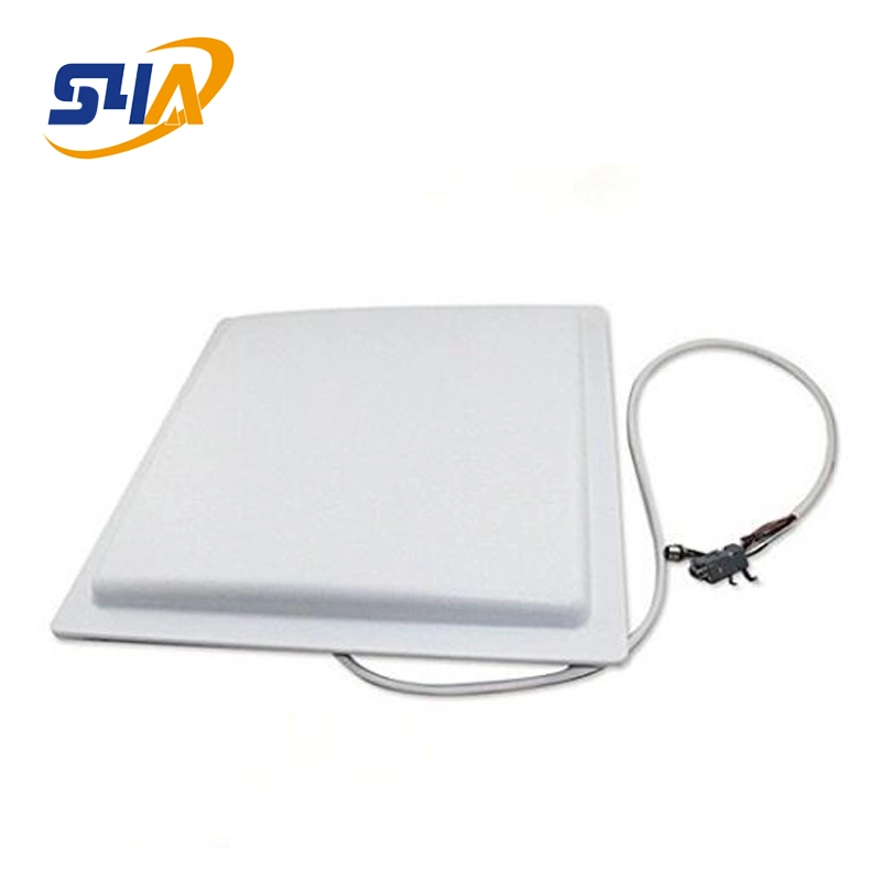 Lecteur de carte RFID UHF pour système de contrôle d'accès de porte avec logiciel libre TCP/IP Weigand26/34 Lecteur UHF longue portée 915 MHz Parking 15 mètres RS232, RS485 pour système de stationnement.