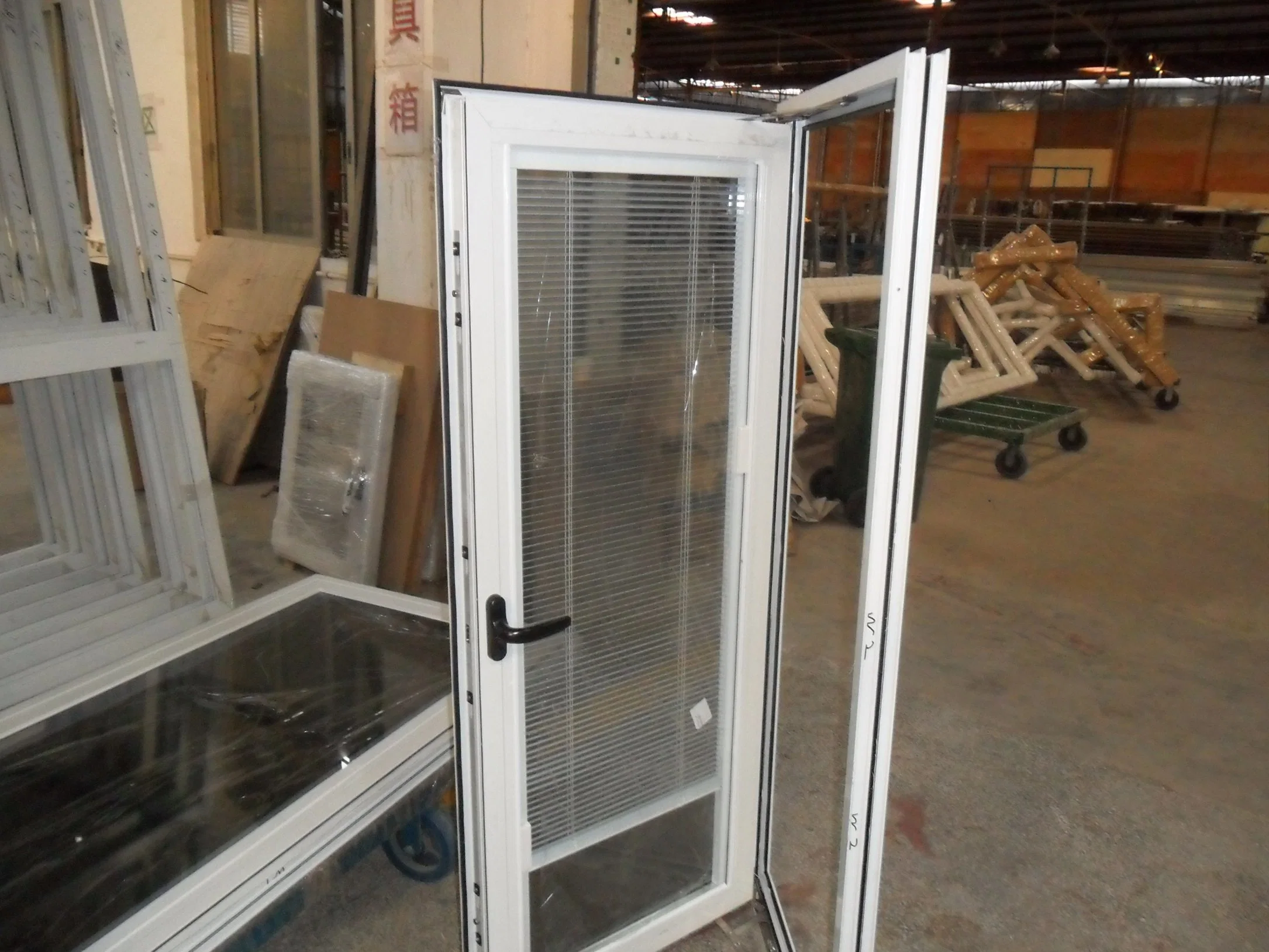 Aluminium Sliding&Awning&Casement Window/Glass Window/Double Glaze Window with Built-in Blinds