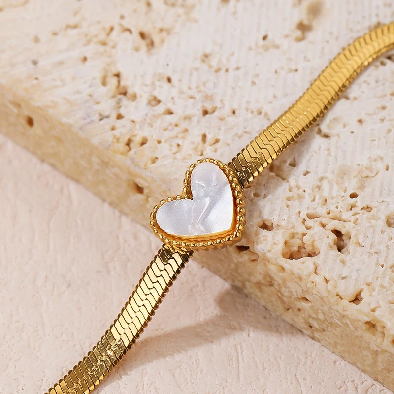 New Fashion Jewelry Gold Stainless Steel Bracelet with Heart Shape for Ladies