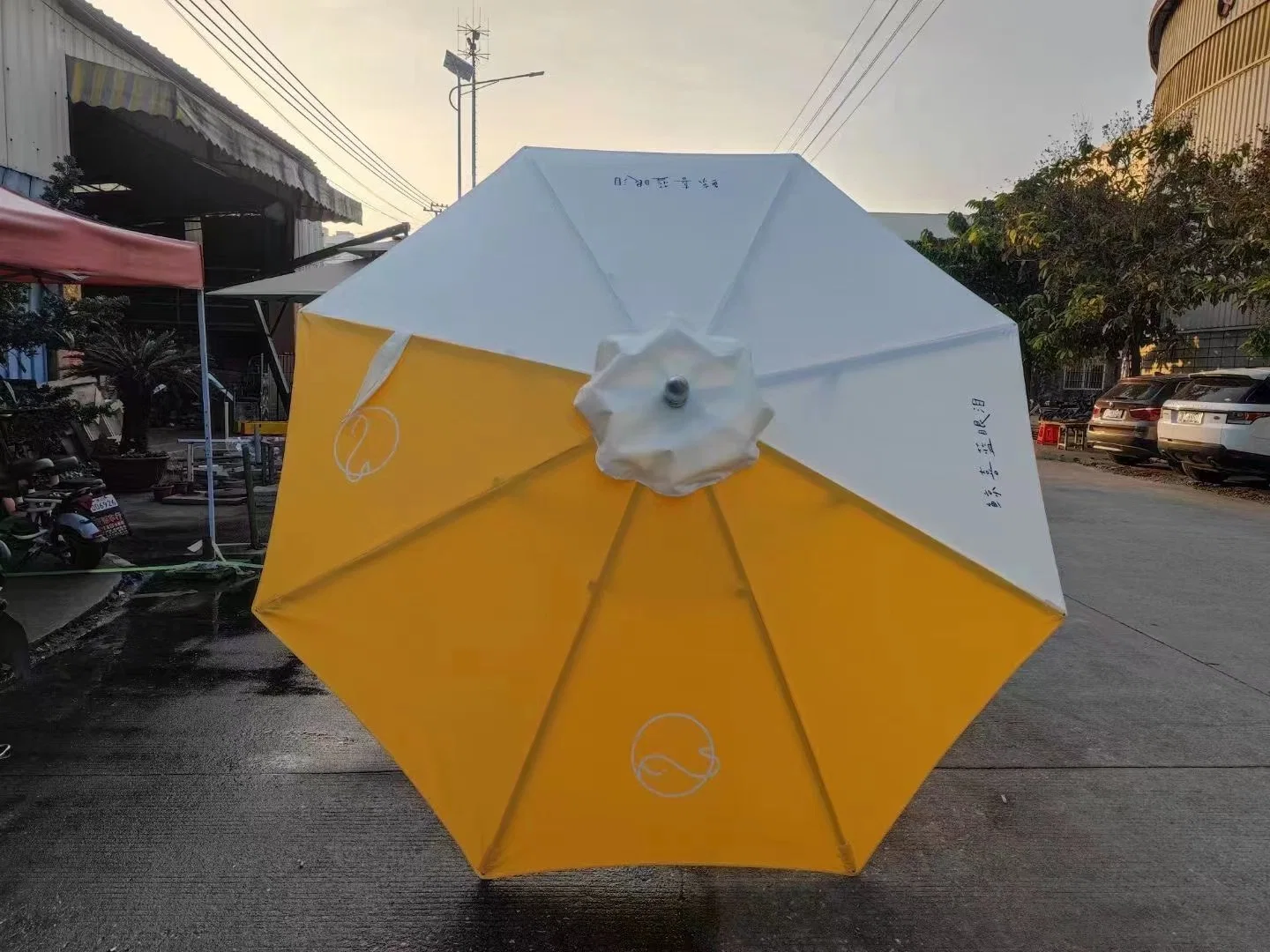 Central Pole Parasols Commerical Street Patio Round Umbrella Factory Direct High quality/High cost performance  Outdoor Beach Umbrella Aluminum