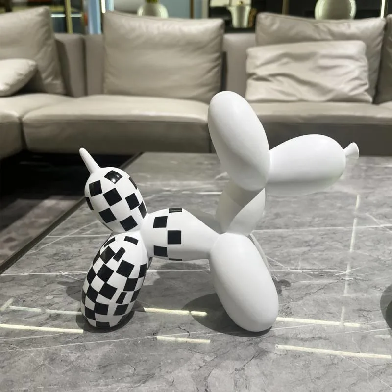 Estilo moderno Partido Cão Balão Figurine com padrão de verificação