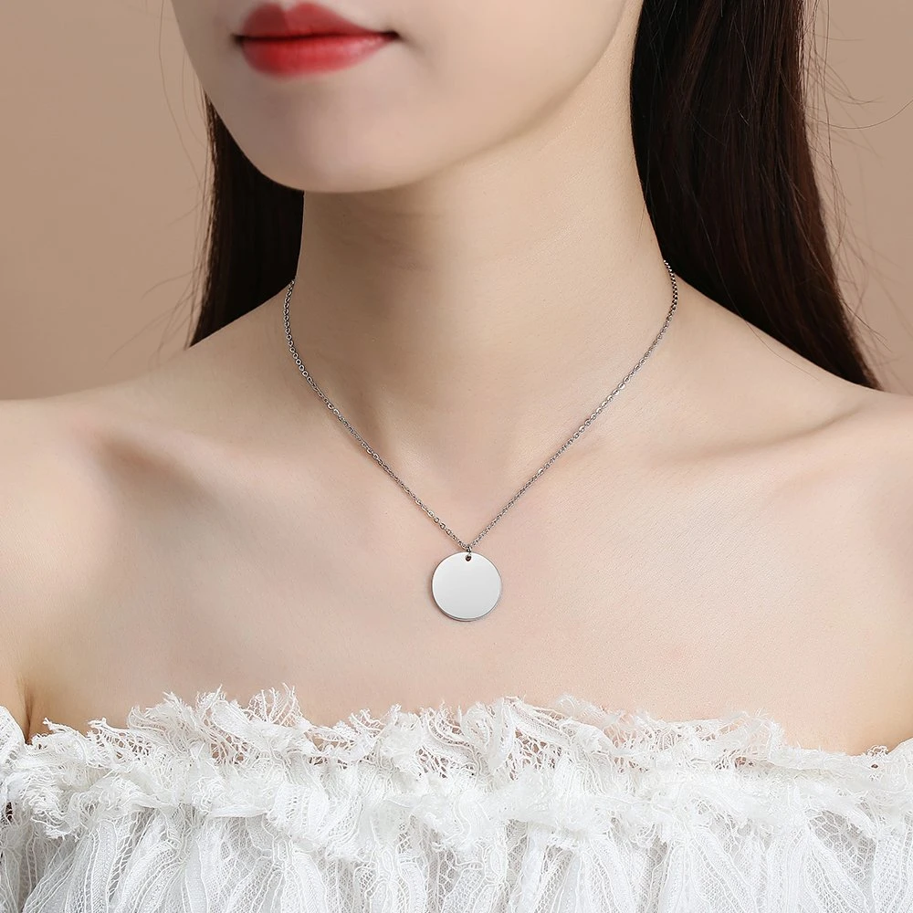 Collier en acier inoxydable en or argenté personnalisé avec pendentif de bijou gravé.