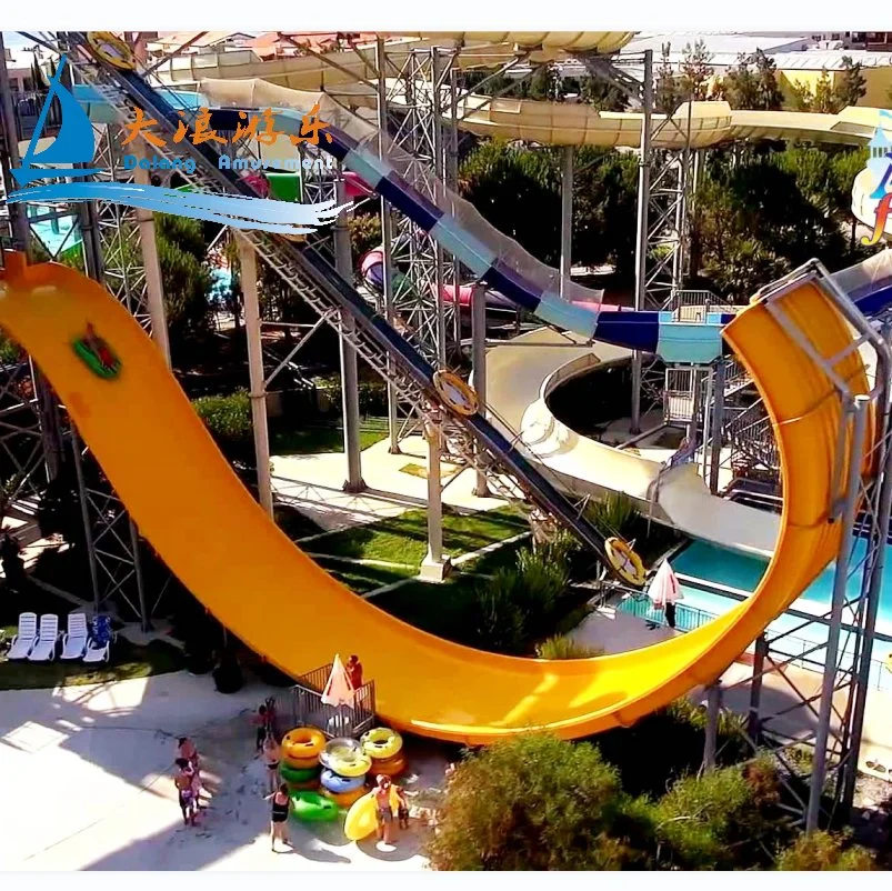 Un terrain de jeux de plein air Piscine extérieure Piscine piscines adultes jouets