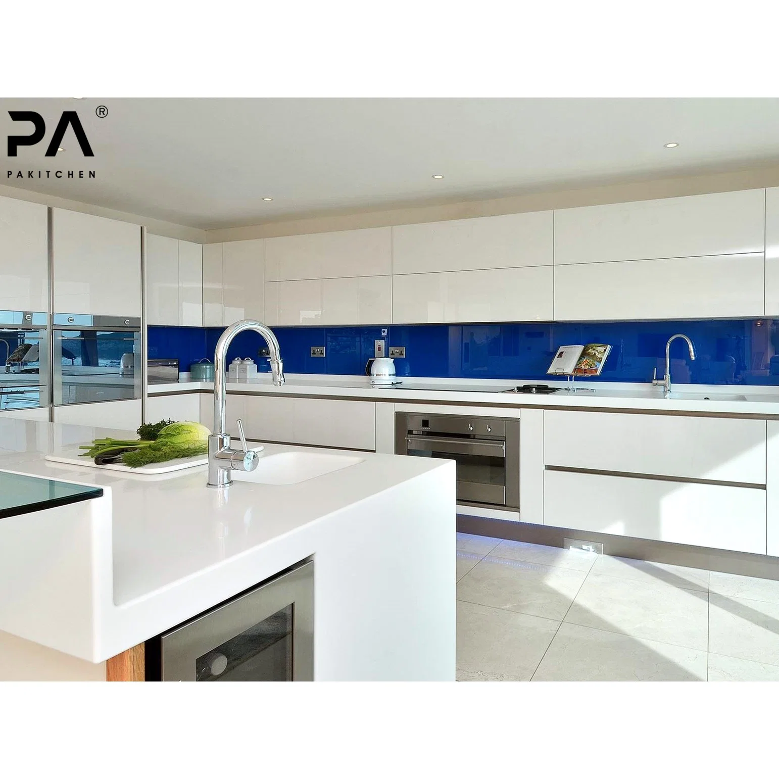 Fabricante china moderna prefabricados impermeable agitador blanco Laca UV de alta gama Nuevo modelo de un paquete plano kitchen cabinet