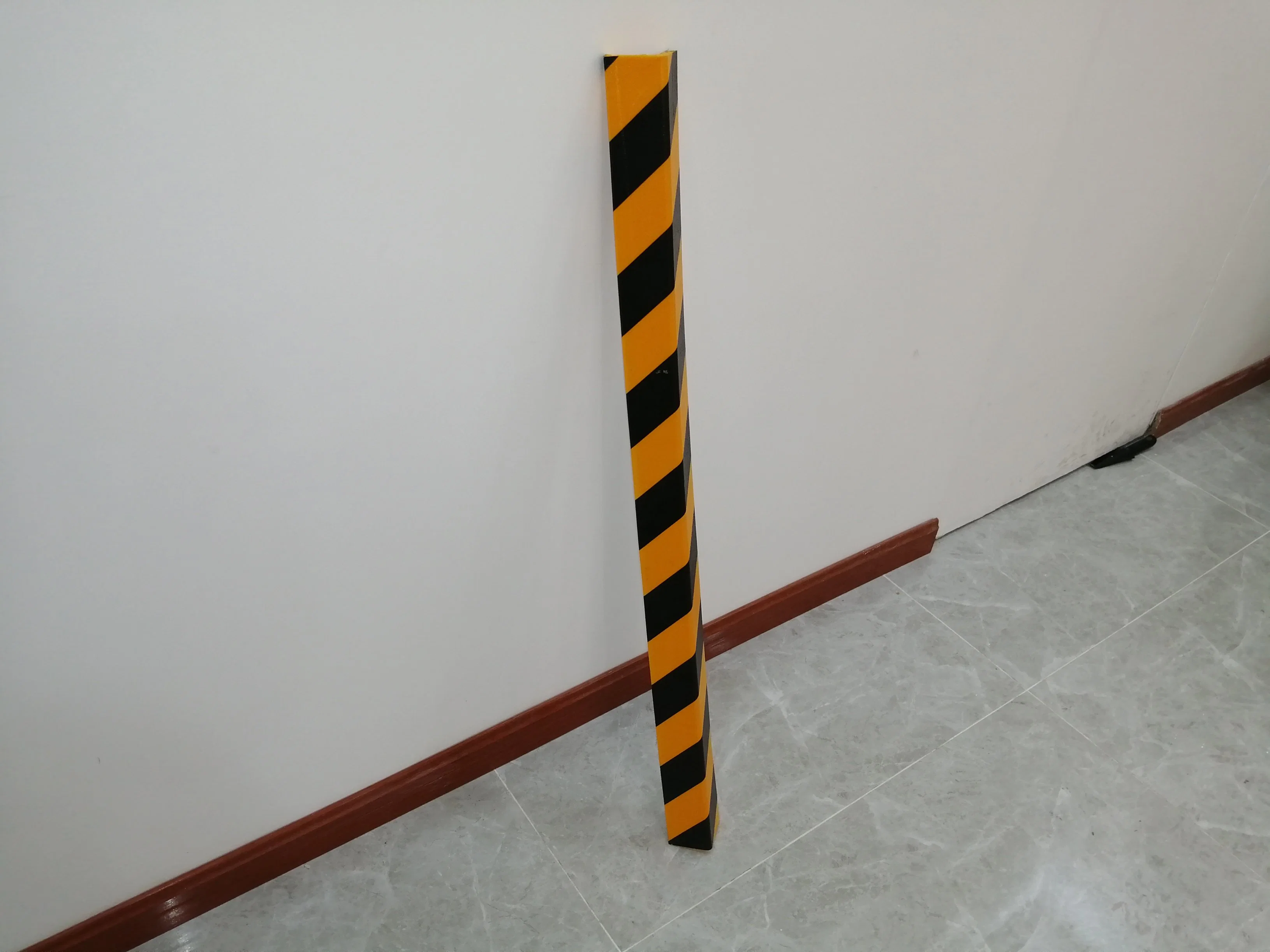 Protector de pared de buena calidad para protector de esquina PU negro y. Protector de esquina de pared amarillo