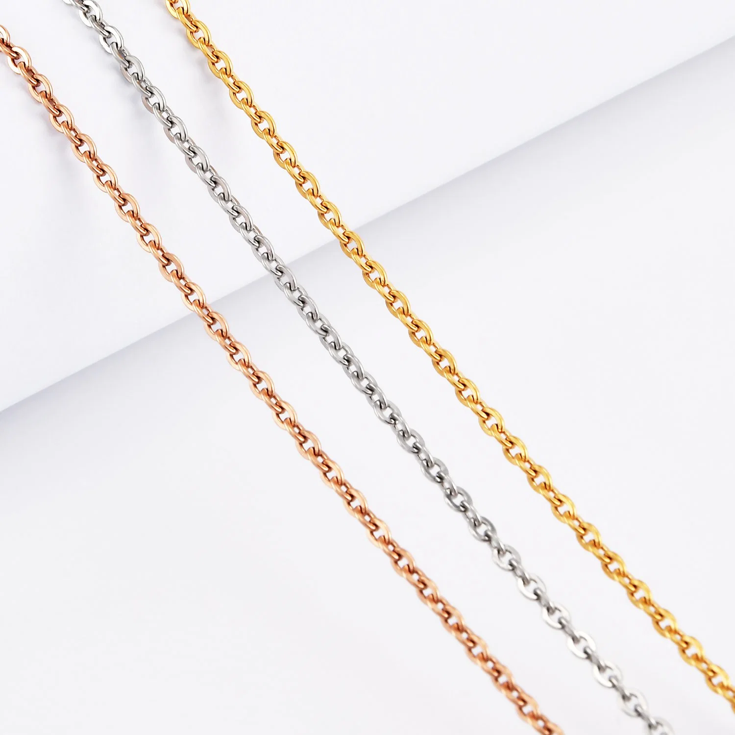 Flat Crossed Stainless Steel Chain Necklace Gold Plated as Costume Accessories