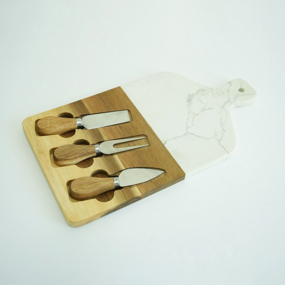 Planche à fromage en bois d'acacia et marbre avec couteaux et poignée.