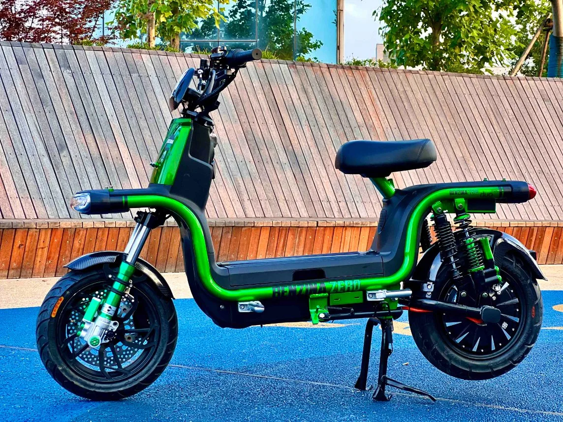 Scooter elétrica de alta velocidade com 72V60ah Bateria de lítio removível de Scooter