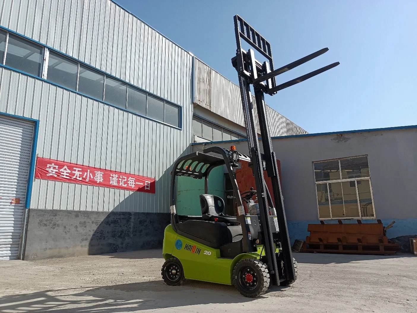 Fabricado en China (HQEF20) con CE 2.0ton eléctricas carretilla elevadora