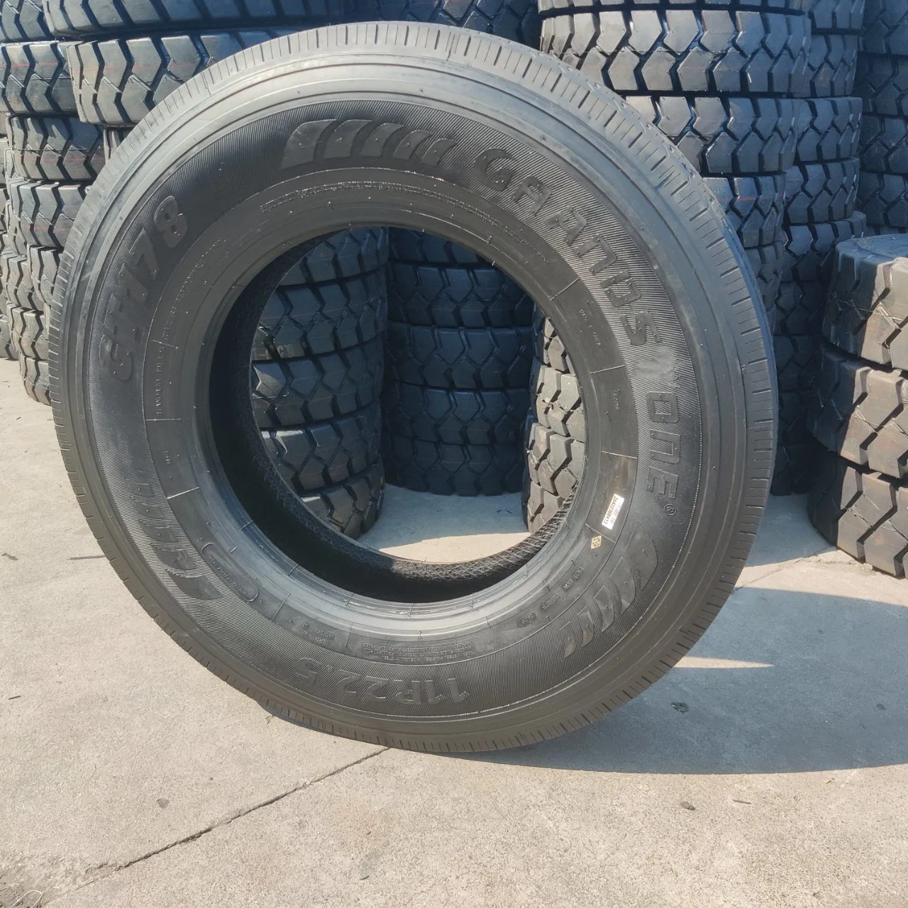 12.00r20 Radial Tubeless Tyres TBR Bus Truck Tyres