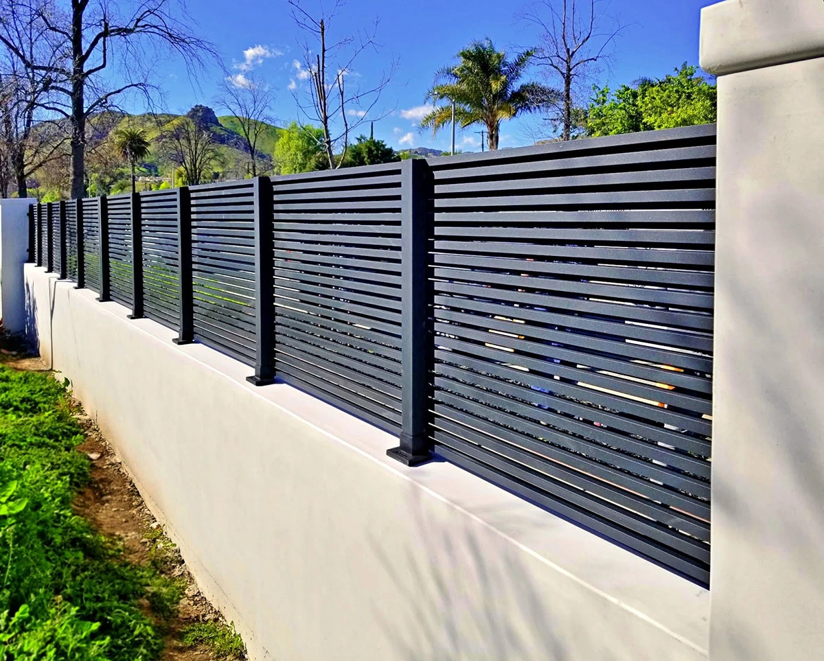 Divers traitements de surface populaires pour les profilés en aluminium pour clôture.