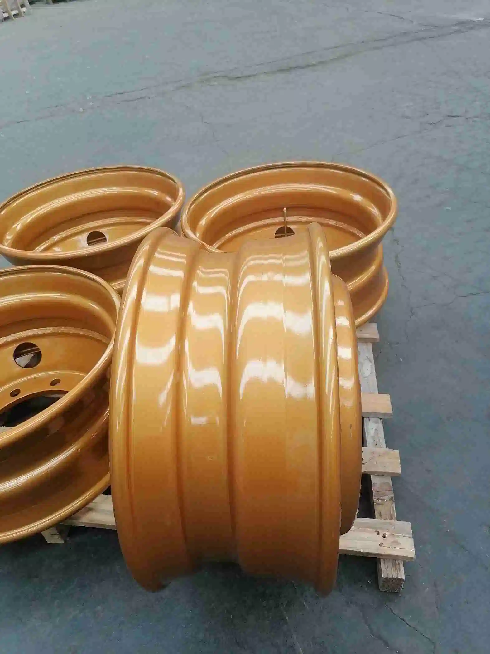 8.25*22.5 9.00X22.5 11.75X22.5 Steel Wheel Rims for 11r22.5 12r22.5 295/80r22.5 315/80r22.5 385/65r22.5 Tyres