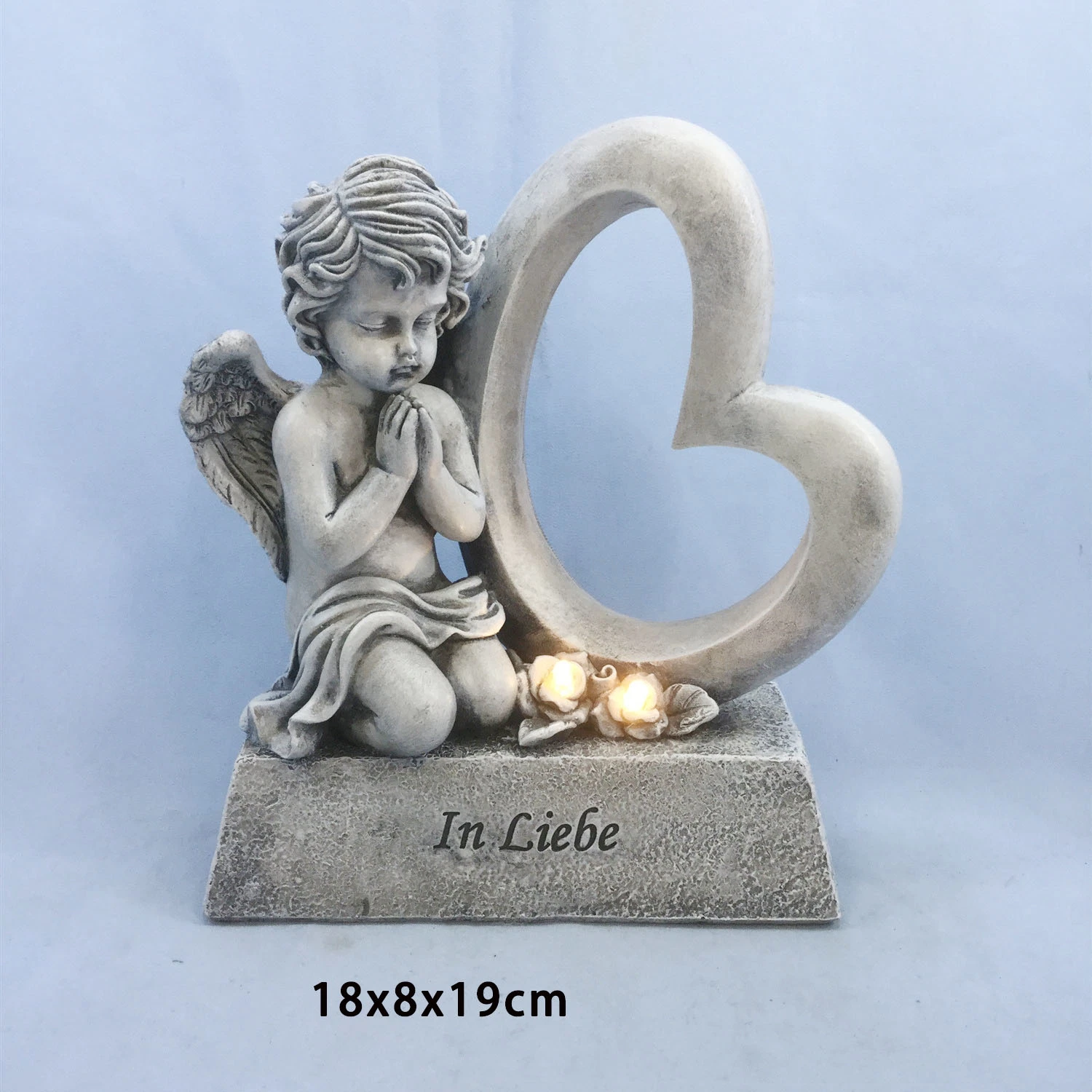 Petite sculpture d'ange pour la décoration de cimetière