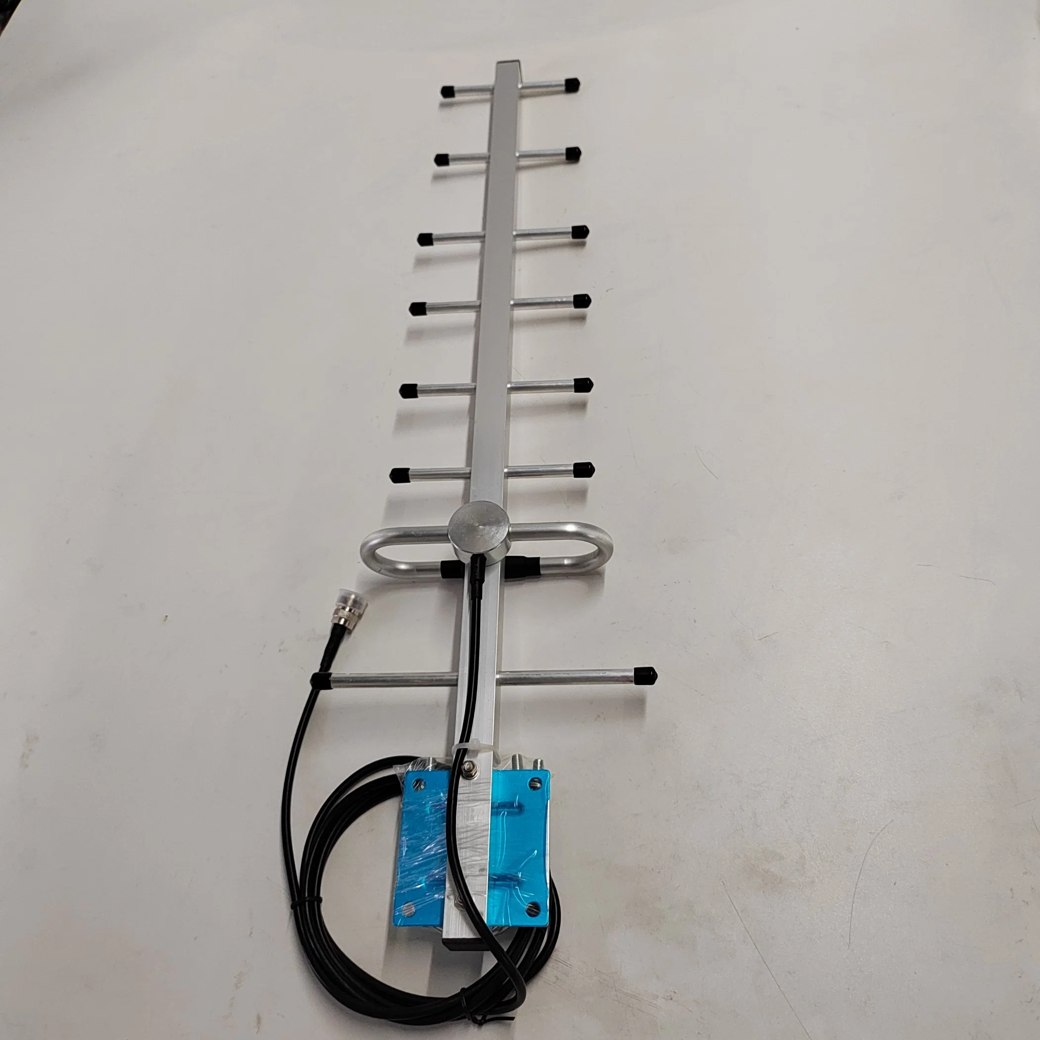 Outdoor TV Yagi Antenna 8 Elements 12dBi 860-930MHz Antenna