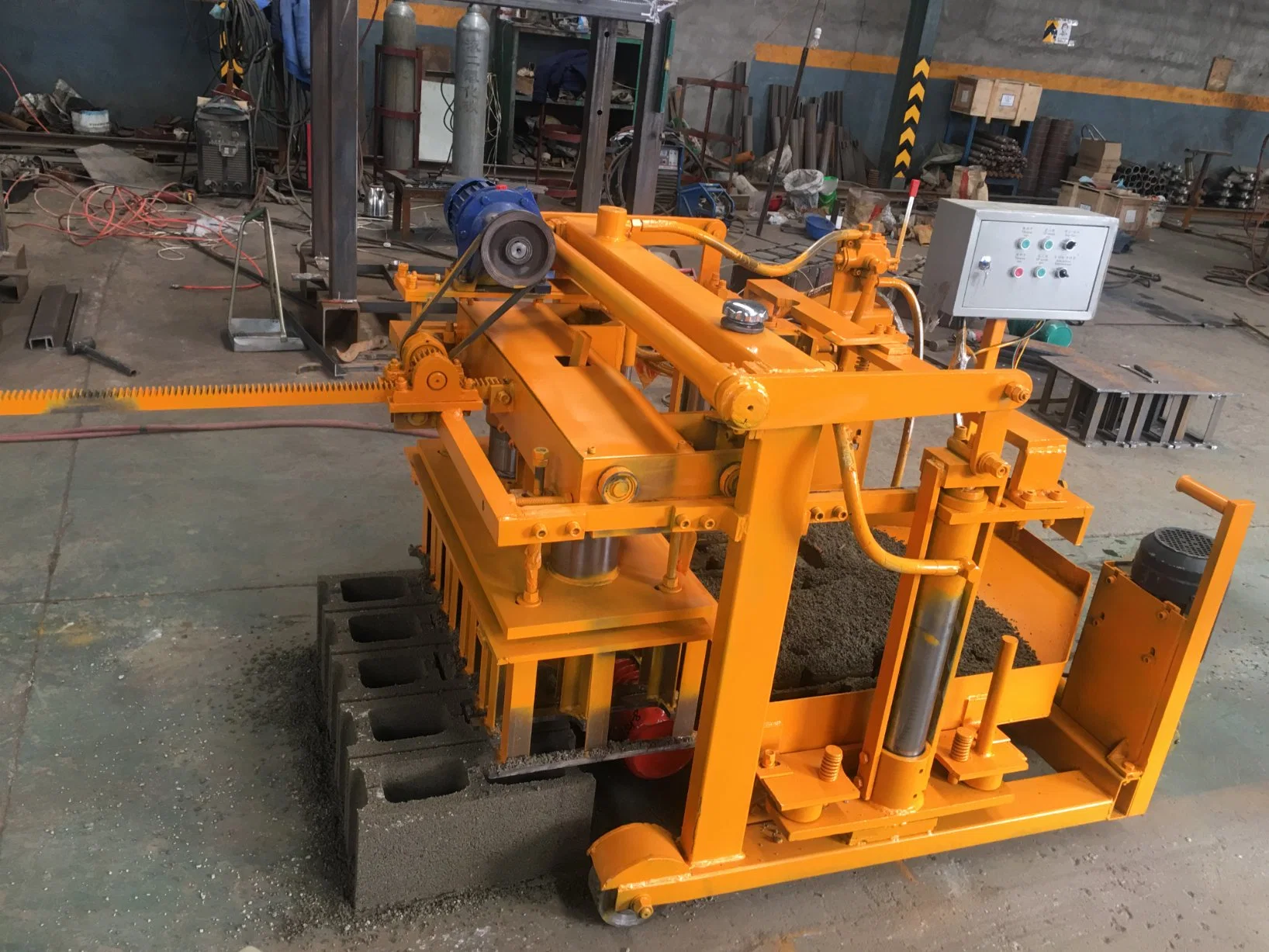 Wheel Hollow Block Making Machine with Concrete Mixer Qt40-3A Qingdao Block Machine