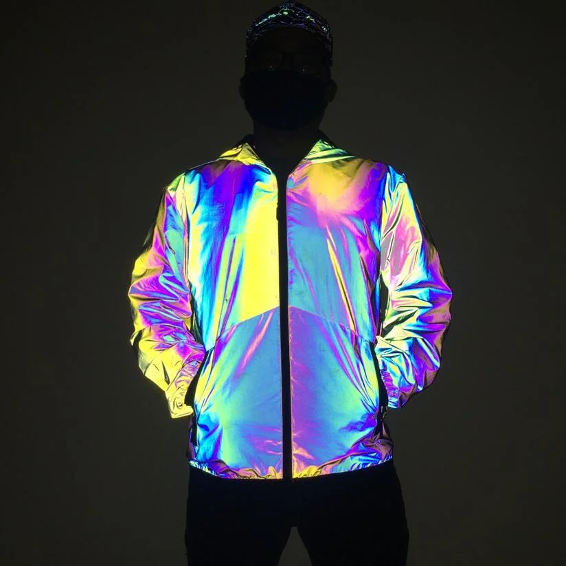 Individuelle Jacke Mit Kapuze Und Reflektierender Nachtdekation Für Den Außenbereich