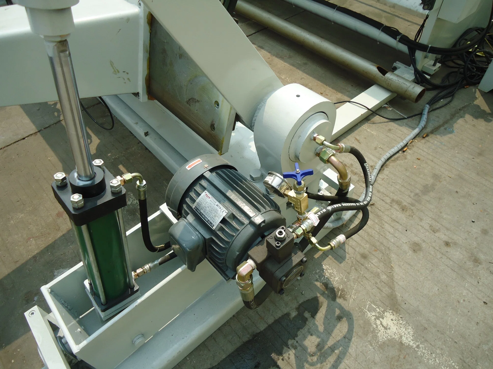 Máquina de pelado y rebobinado de papel de alta velocidad con tensión automática Sistema