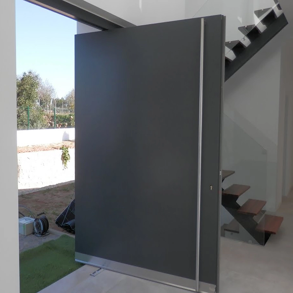 Taille en gros Entrée principale de la maison Extérieur Porte pivotante en aluminium blindée à l'épreuve des balles Design Prix