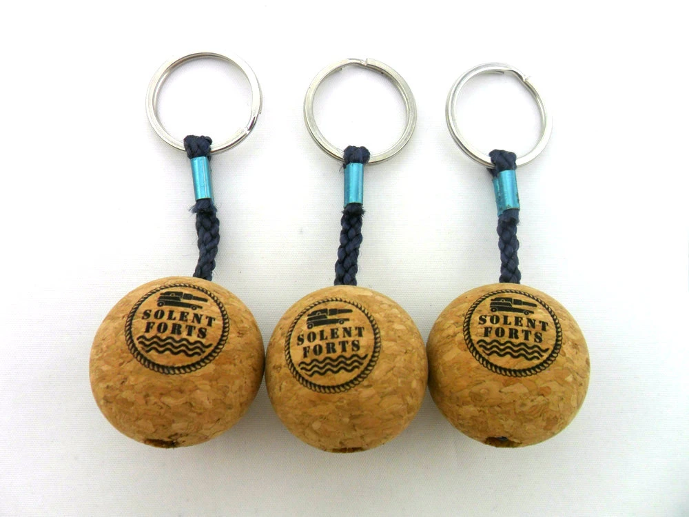 Custom Wood Cork Ball keychain Floating Key Chain Manufacturer 35 مم 50 مم حرف هدية مخصص الخشب سلسلة مفاتيح "فلور كورك" العائمة