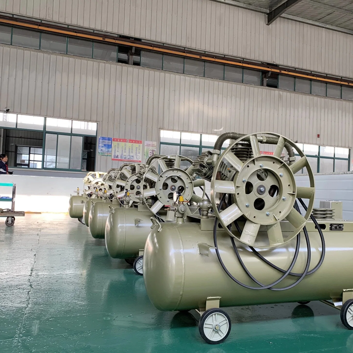 Factory Direct Sales High Pressure Reciprocating Piston Air Compressor 10bar 12bar 30bar 40bar Booster Gasoline Air Compressor 5.5kw 7.5kw 11kw 15kw 10HP