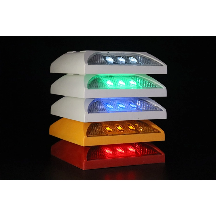 La luminosité de haute qualité réfléchissant IP68 en plastique ABS PC Cat Eye Driveway réflecteur solaire goujon de route