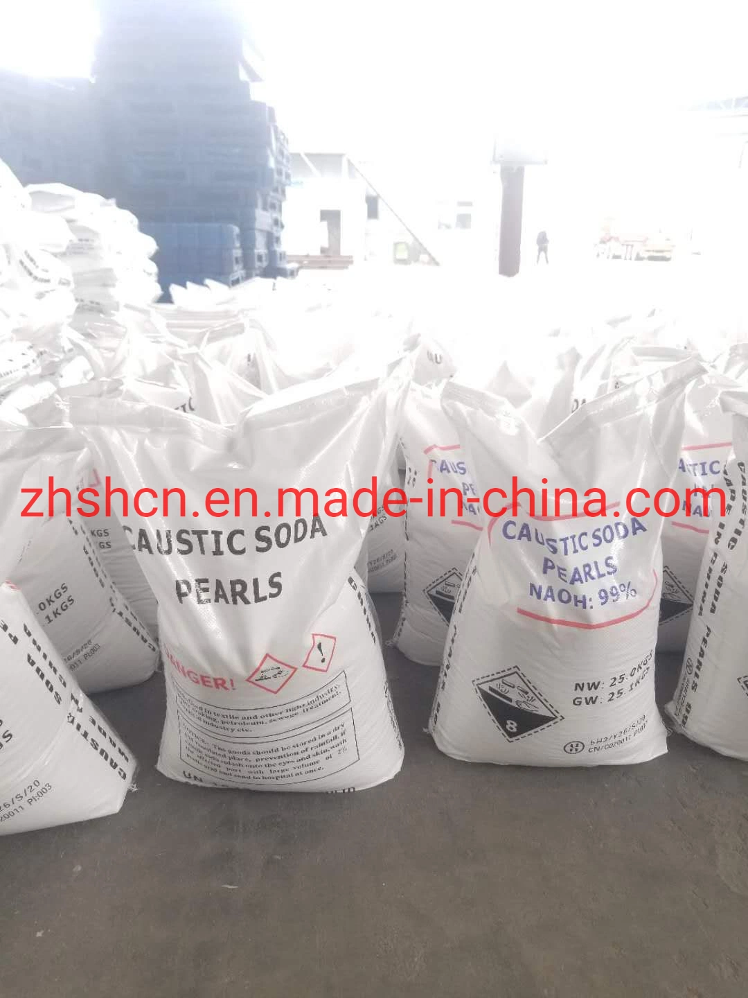 Pearl Caustic Soda Price Manufacturer Industrial Grade White Flaky Solid 99% Naoh Soda Flakes