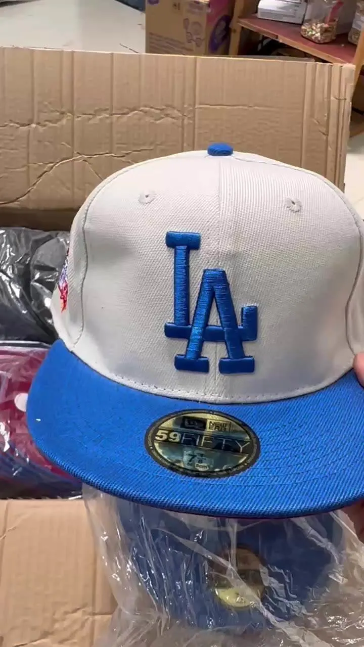 En Stock 3D Embroidery Side Patch Fitted Cap Gorras Flat Sombreros de béisbol americano Brim para el equipo