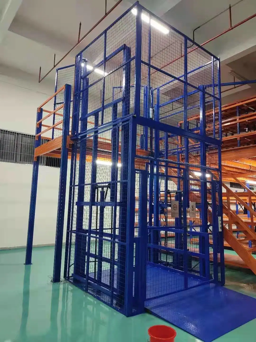 Elevação personalizada de mercadorias de montagem fácil 1-5 toneladas 3- Estrutura hidráulica de aço de carga de carga de carga de carga estável de 20 m na fábrica Elevador de mercadorias
