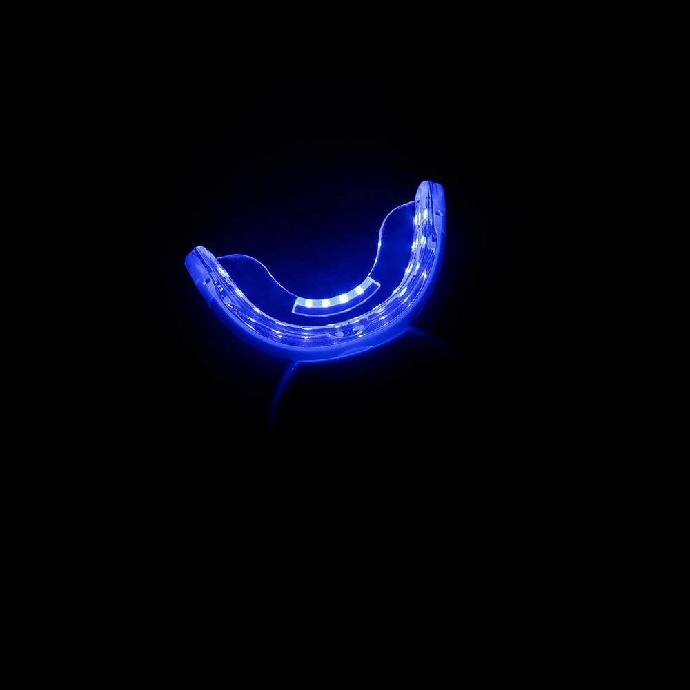 Стоматологическая помощь зубов Отбеливание зубов Отбеливание зубов с активированным углем